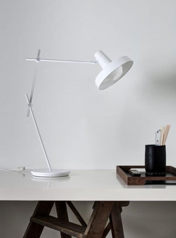Biała lampa biurkowa Arigato - Grupa Products - metalowa