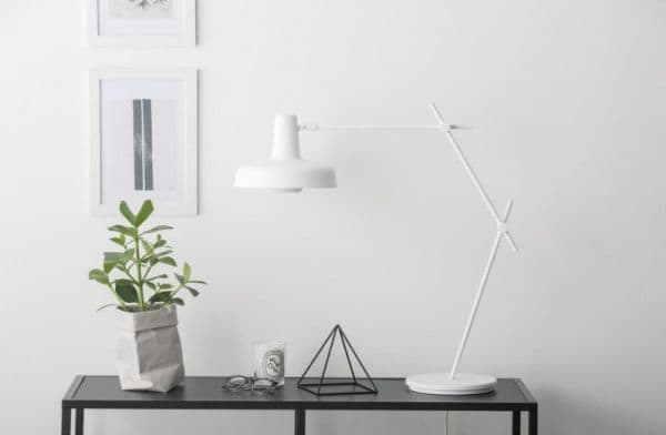 Biała lampa biurkowa Arigato - Grupa Products - metalowa