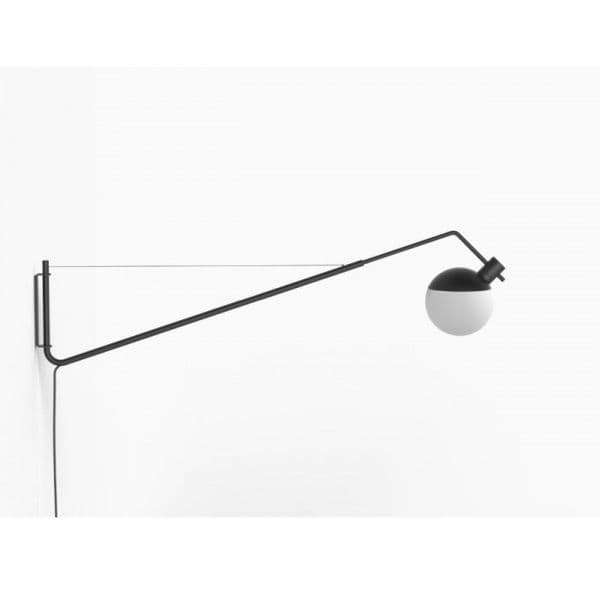 Lampa ścienna Baluna - Grupa Products - czarno-biała kula, długie ramię