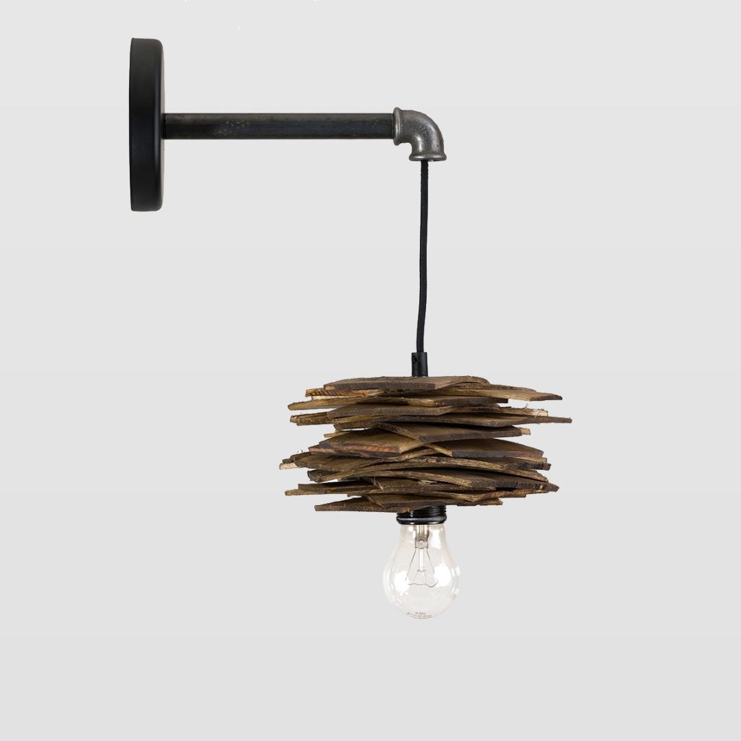 Lampa ścienna Shingle - drewniana z rurką stalową