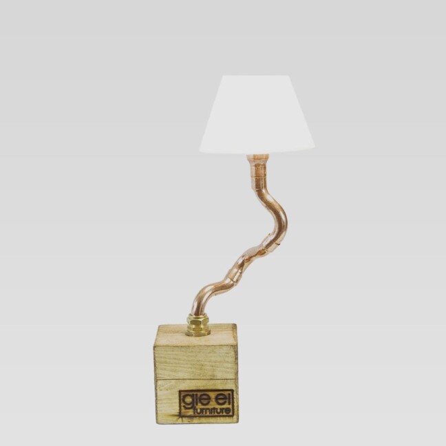 Lampa stylizowana na drzewko bonzai do salonu
