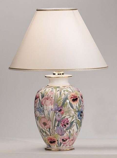 lampa stołowa ceramiczna z różowymi kwiatkami i abazurem
