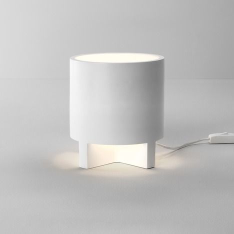nowoczesna lampa stojąca biała z włącznikiem - designerska