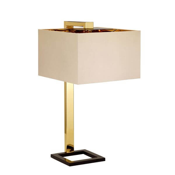 Lampa z jasnym abażurem na złotej podstawie do sypialni