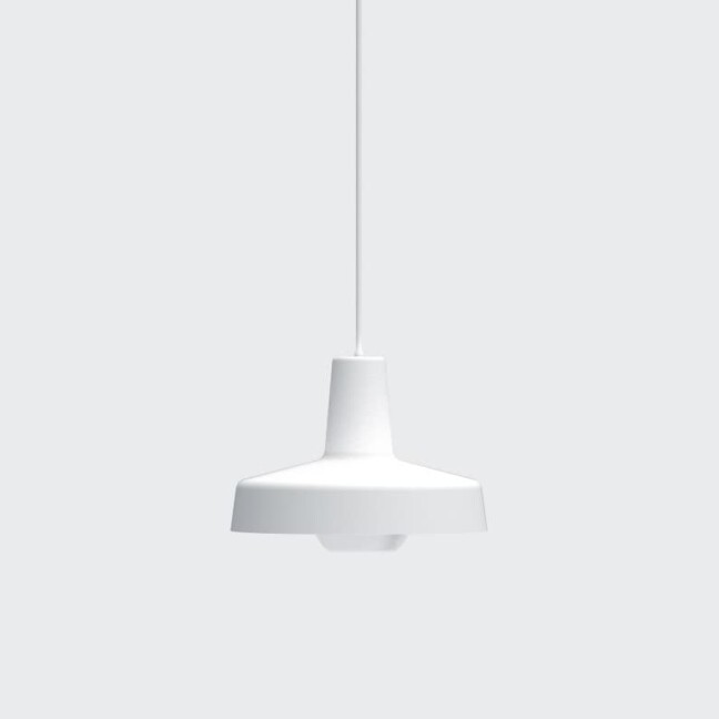biała lampa wisząca w stylu skandynawskim