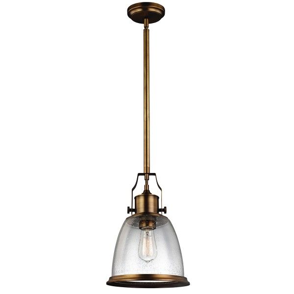 Lampa ze szklanym kloszem w mosiężnej oprawie