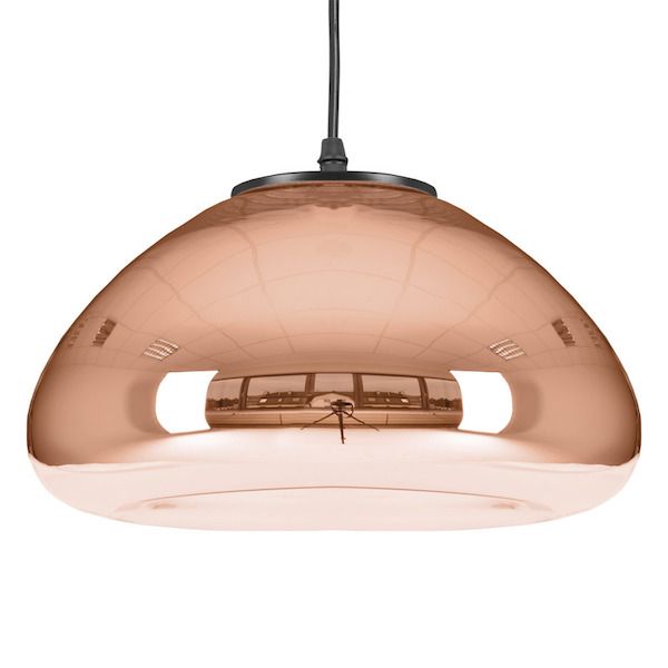 miedziana lampa wisząca ze szklanym kloszem