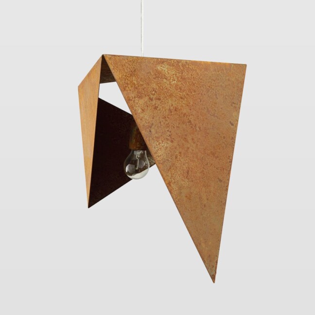 Lampa wisząca pokryta rdzą origami do jadalni
