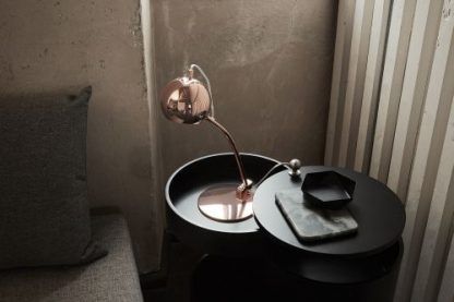 miedziana lampa biurkowa ball - połyskująca na stół