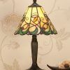 nieduża lampa stołowa ze szkła witrażowego