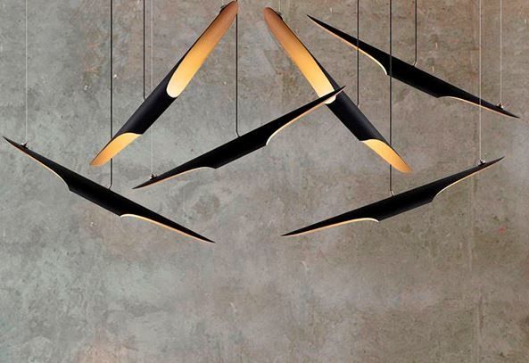 Czarna lampa wisząca podłużna Black Tube - złote wnętrze do salonu