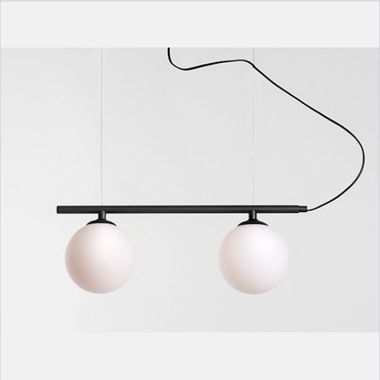 lampa wisząca czarna listwa z białymi kulami