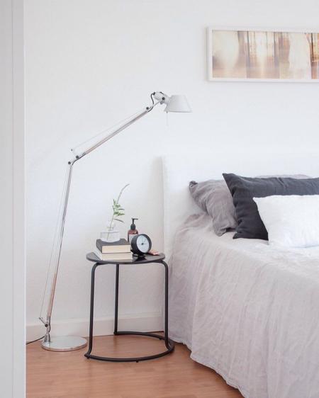Lampa podłogowa Tolomeo Lettura - LED na ramieniu do salonu