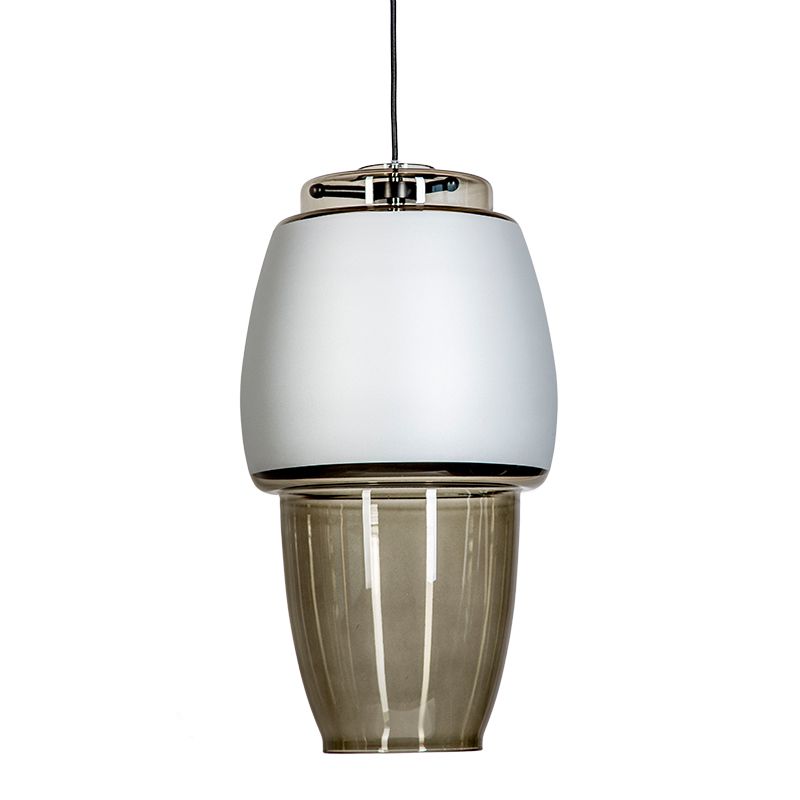 Szklana lampa wisząca Ariel Long - nad niewielki stolik w salonie