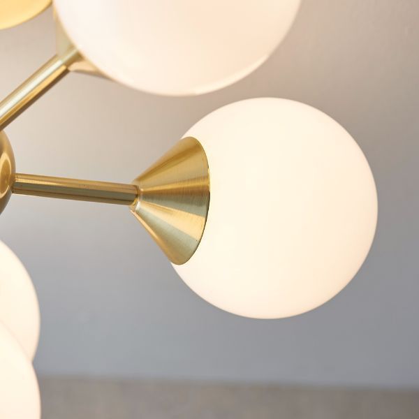 Lampa sufitowa Oscar - białe kule i złota oprawa