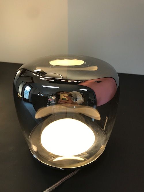Szklana lampa stojąca Berloz - lampa LED do salonu i sypialni