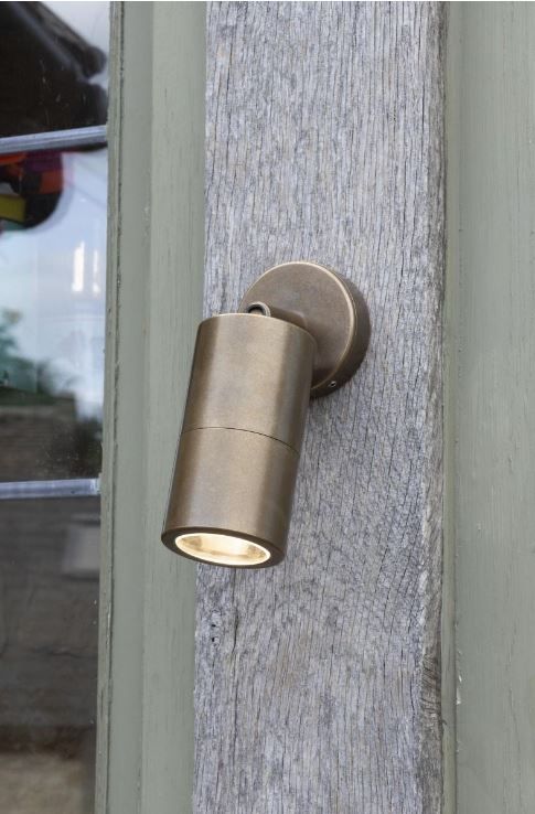 Kinkiet zewnętrzny Ortega do oświetlenia drzwi wejściowych