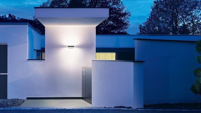 Kinkiet L 810 LED iHF Connect z czujnikiem ruchu i zmierzchu