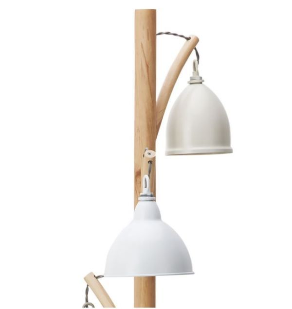 Lampa Blyton do sofy w salonie