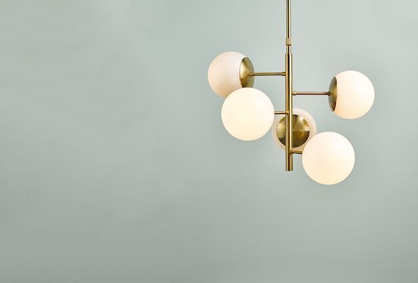 Lampa wisząca Bombazine do pięknego salonu nad stolik