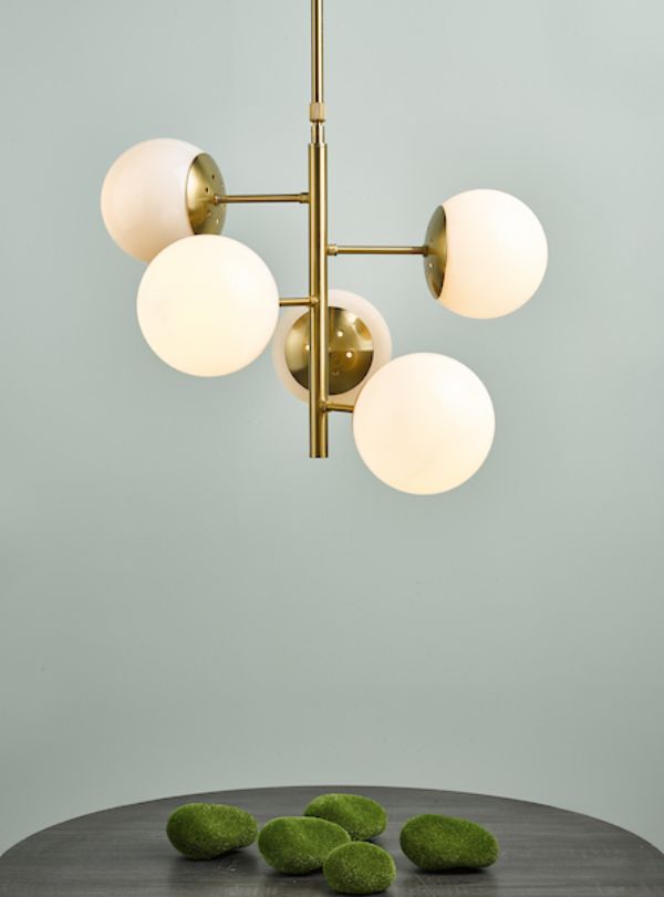 Lampa wisząca Bombazine do pięknego salonu nad stolik