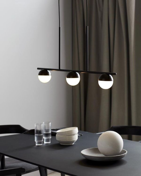 Lampa wisząca Contina nad długi stół w jadalni