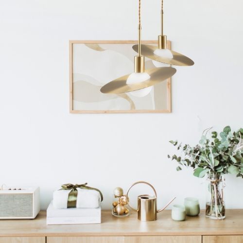 Lampa wisząca Jupiter nad strefą relaksu w salonie