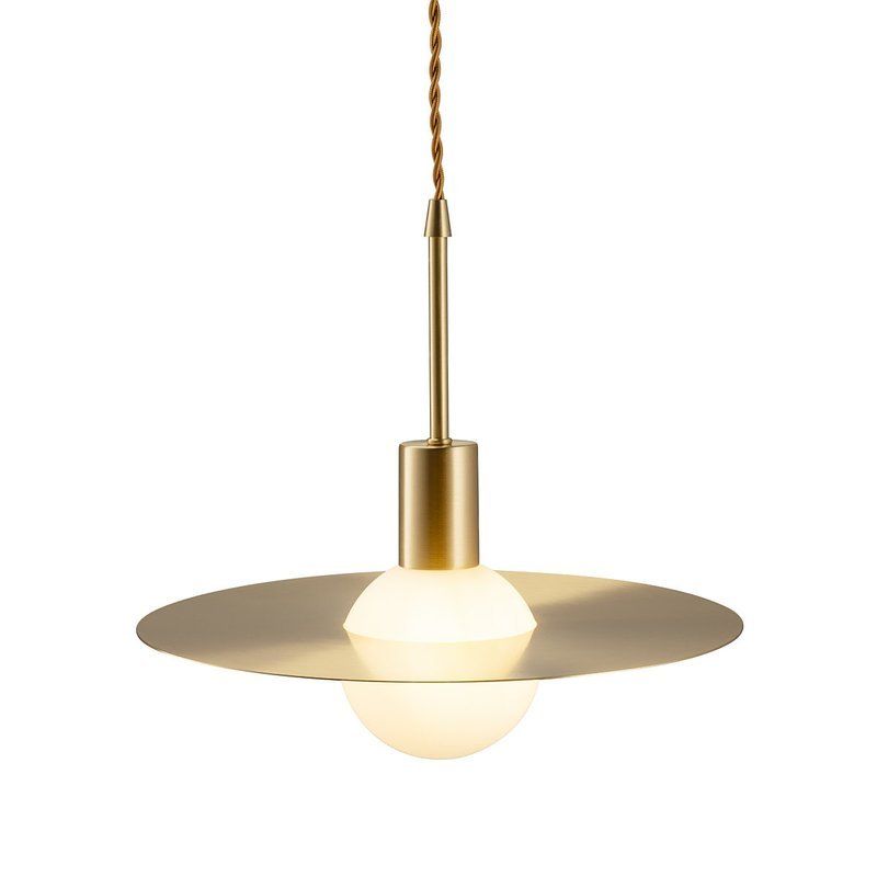 Lampa wisząca Jupiter nad strefą relaksu w salonie