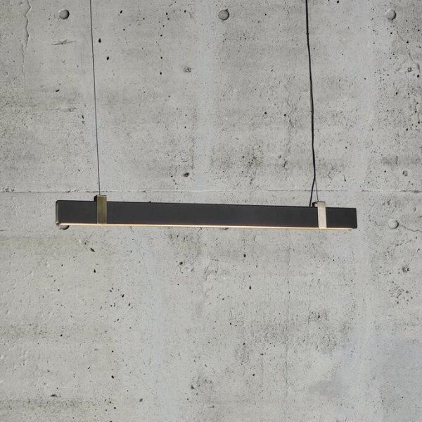 Lampa wisząca Lilt nad długi stół w jadalni