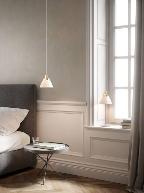 Lampa stołowa Strap na parapet w salonie