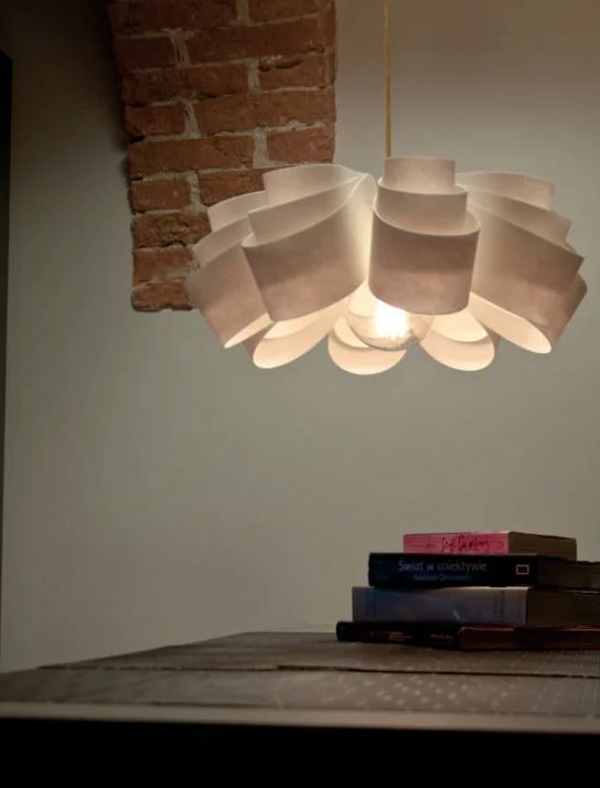 Lampa wisząca Fiora 70 do przestronnego salonu