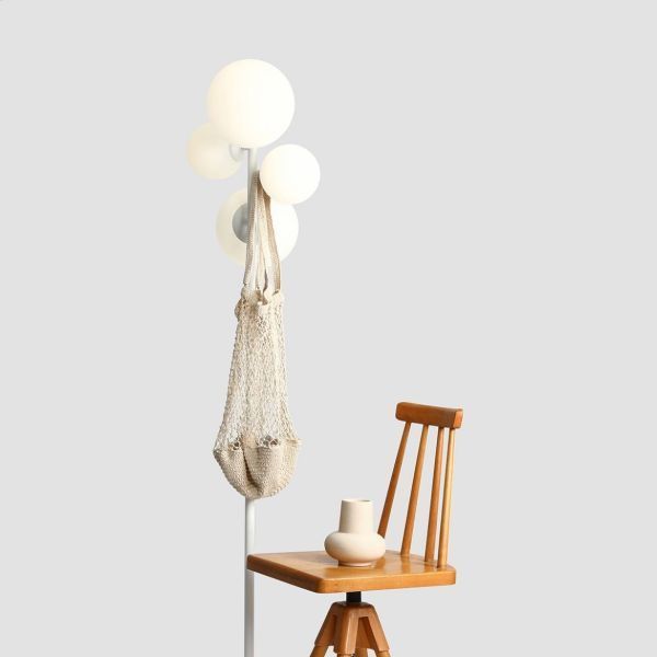 Lampa podłogowa Bloom do pięknej sypialni