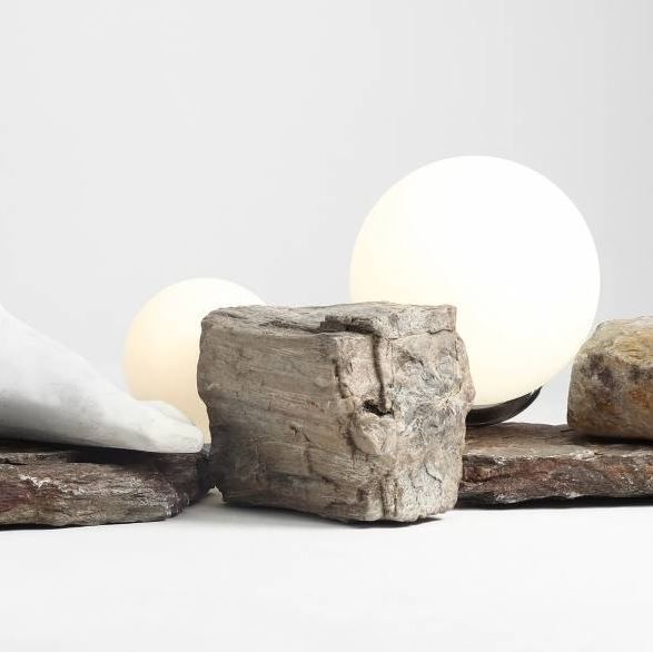 Lampa stołowa Ball na szafkę w salonie