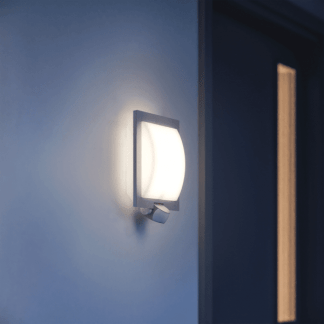 Kinkiet zewnętrzny L20 do oświetlenia wejścia do domu