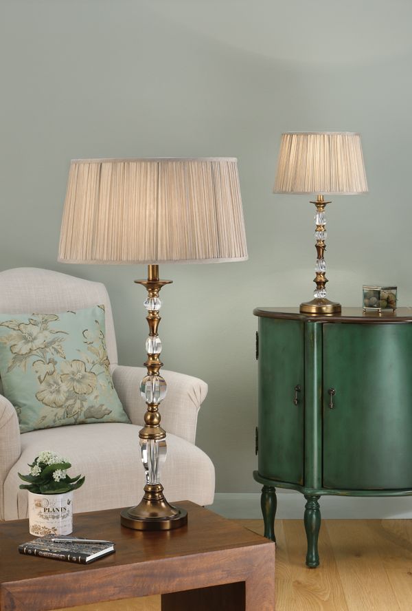 Lampa stołowa Polina na kominek w salonie