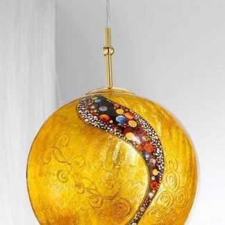 Lampa wisząca Luna Kiss M od Kolarz inspirowana obrazem Klimta, szklany złoty klosz kula z ręcznym zdobieniem, powlekana 24-karatowym złotem, luksusowa oprawa do wnętrz glamour.