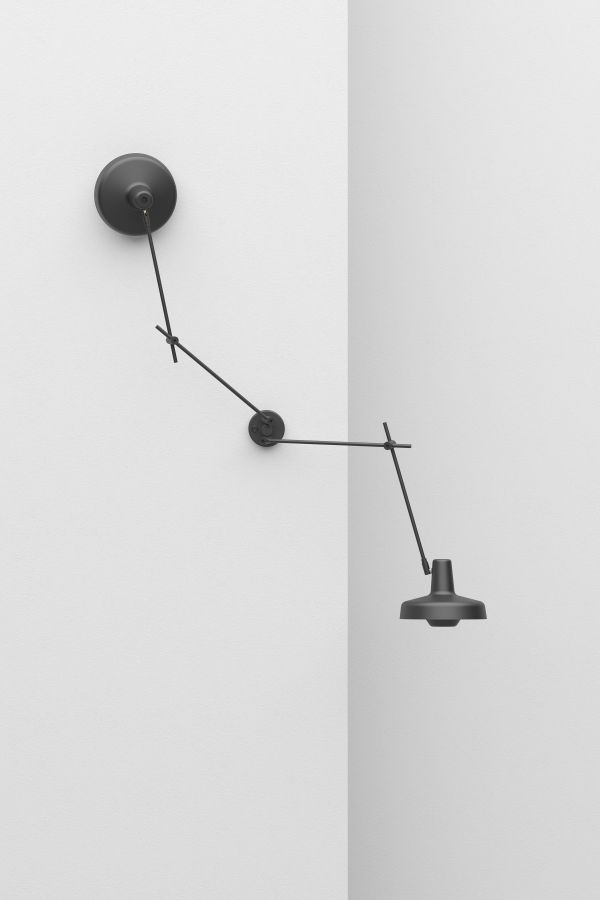 Kinkiet Arigato Double nad sofę w salonie