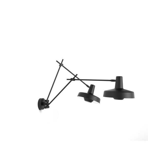 Kinkiet Arigato Double nad sofę w salonie