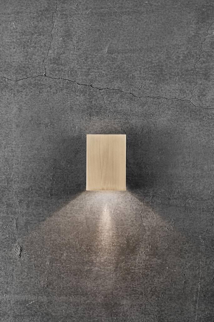 Kinkiet Fold 15 na elewację nowoczesnego domu