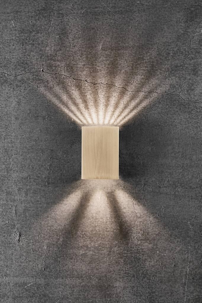 Kinkiet Fold 15 na elewację nowoczesnego domu