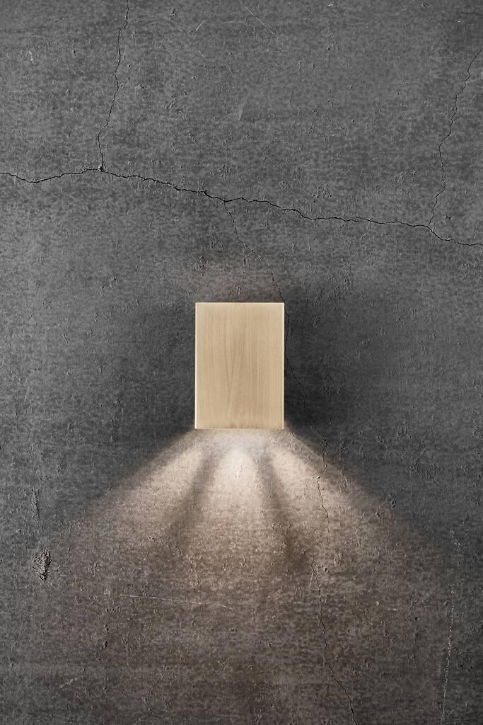 Kinkiet Fold 15 na elewację nowoczesnego domu