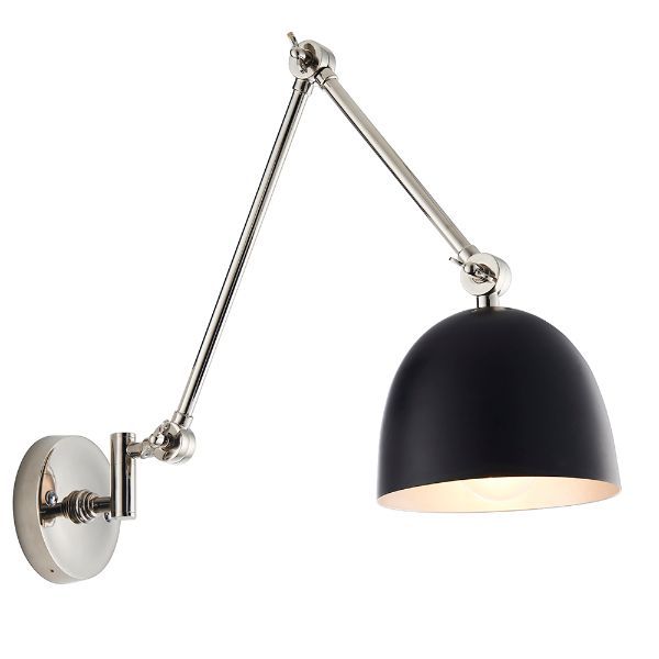 Kinkiet Lehal nad stolik w salonie