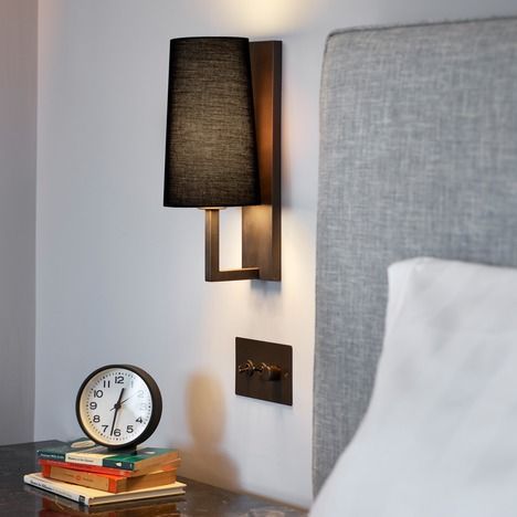 Kinkiet Riva do eleganckiej sypialni