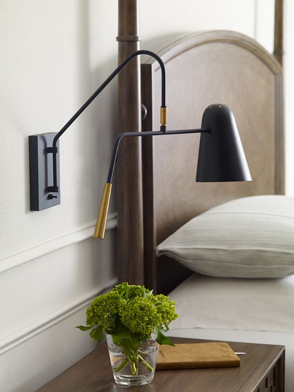 Kinkiet Simone do łóżka w sypialni