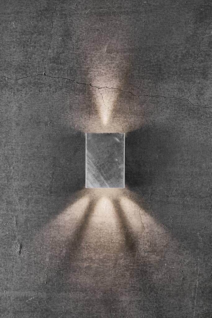 Kinkiet zewnętrzny Fold 15 do oświetlenia wejścia