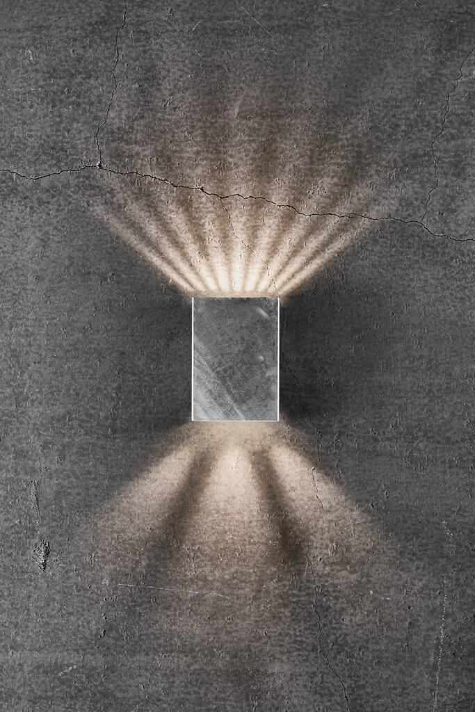 Kinkiet zewnętrzny Fold 15 do oświetlenia wejścia