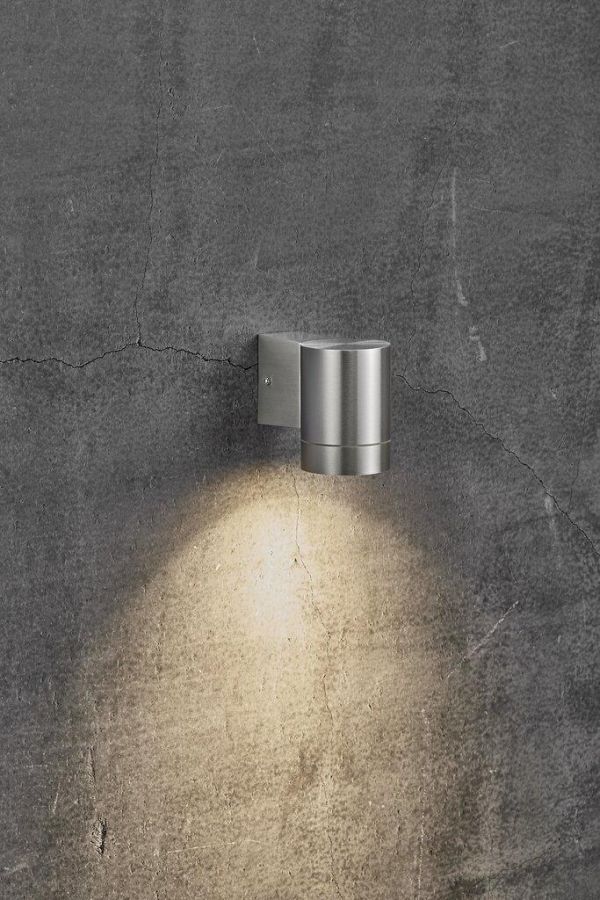 Kinkiet zewnętrzny Tin Maxi nad numer domu