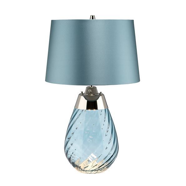 Lampa Bilbao na stolik w eleganckim salonie