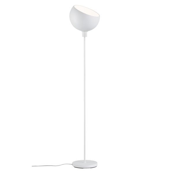 Lampa podłogowa Gambia - biała obok fotela