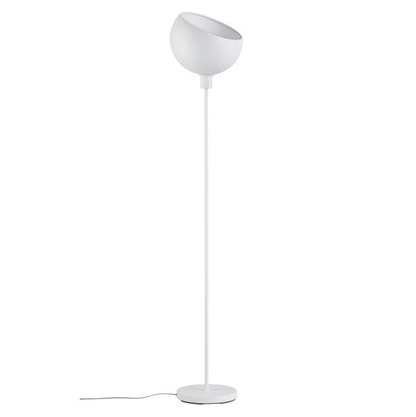 Lampa podłogowa Gambia - biała obok fotela